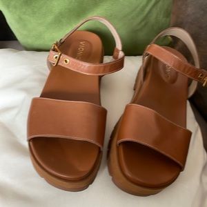 Vionic OnyxJamie, lug platform sandals